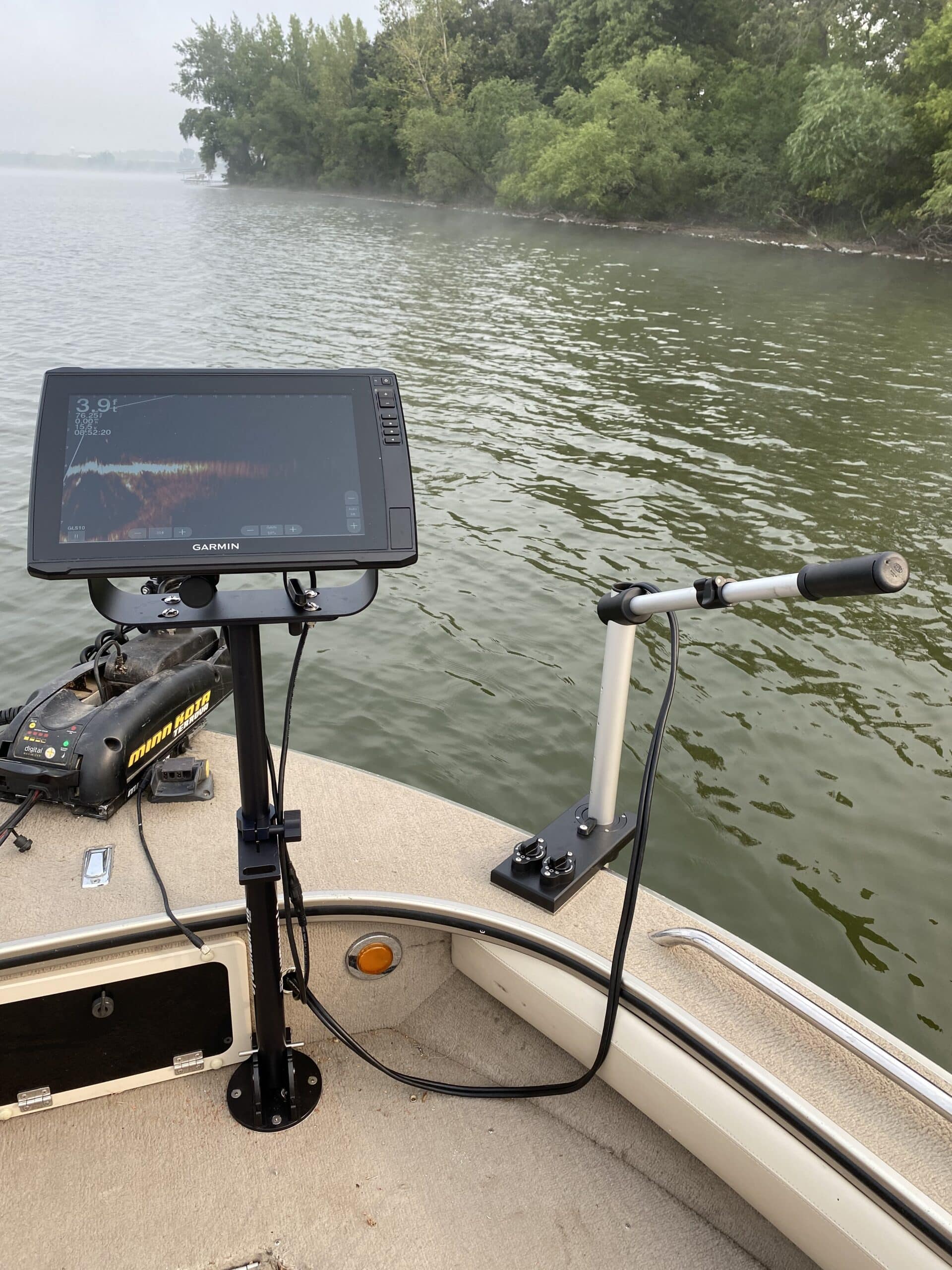 Scanning Sonar Mounting using Nylon thumbscrews. - Fishing